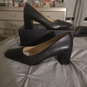 👠 Naturalizer Chic Black Leather Block Heels